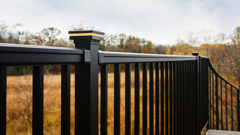 3 Easy Ways to Choose Deck Railings